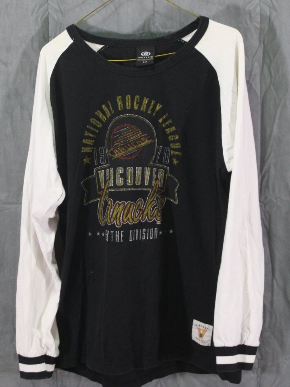 Vancouver Canucks Shirt (Retro) - Long Sleeve Speeding Skate Graphic - Mens L